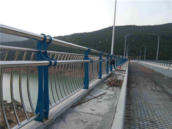 邢台不锈钢桥梁护栏的特点及其在桥梁安全中的重要作用